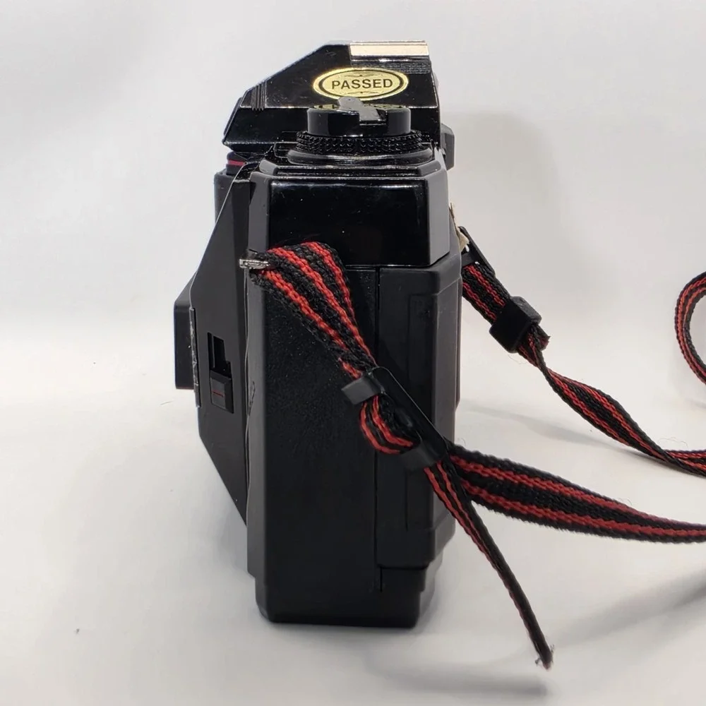 NISHIKA N8000 35mm Quadrascopic 3D FILM CAMERA W/ Case & Strap Dry Tested